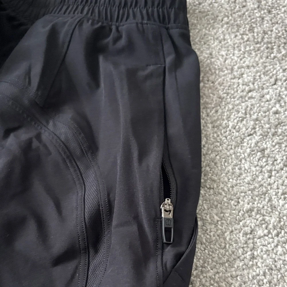 lululemon athletica Men's Black Athletic Shorts - Picture 4 of 6